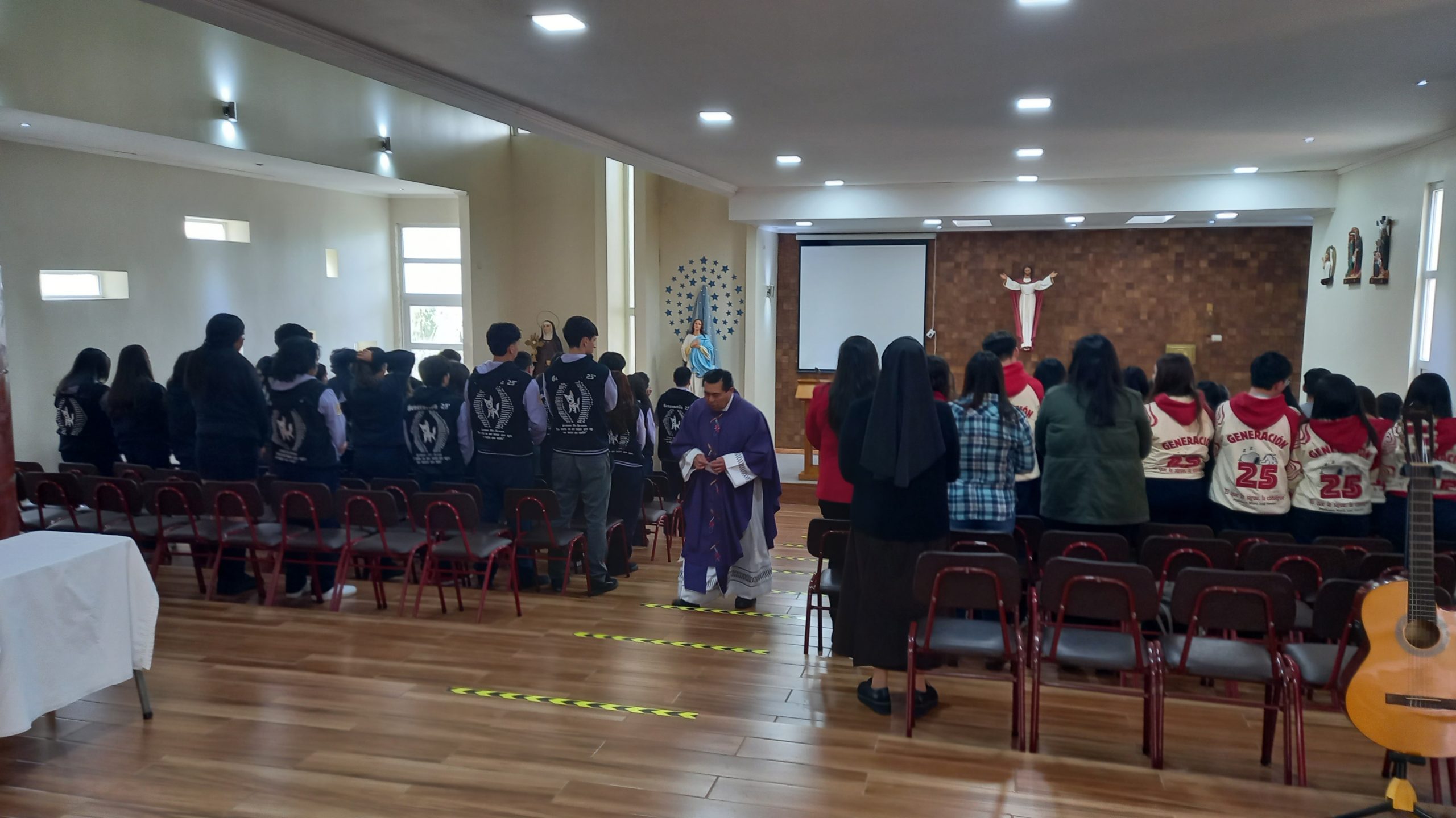 Read more about the article EUCARISTÍA CUARTOS MEDIOS