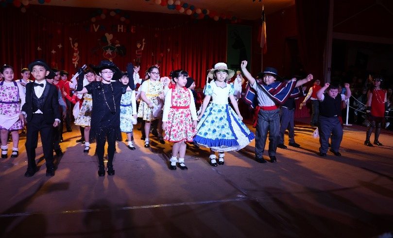 You are currently viewing ACTO DE FIESTAS PATRIAS EN EL COLEGIO SAN FRANCISCO DE ASÍS PREBÁSICA A SEXTO BÁSICO: UNA CELEBRACIÓN LLENA DE TERNURA, TRADICIÓN Y ALEGRÍA