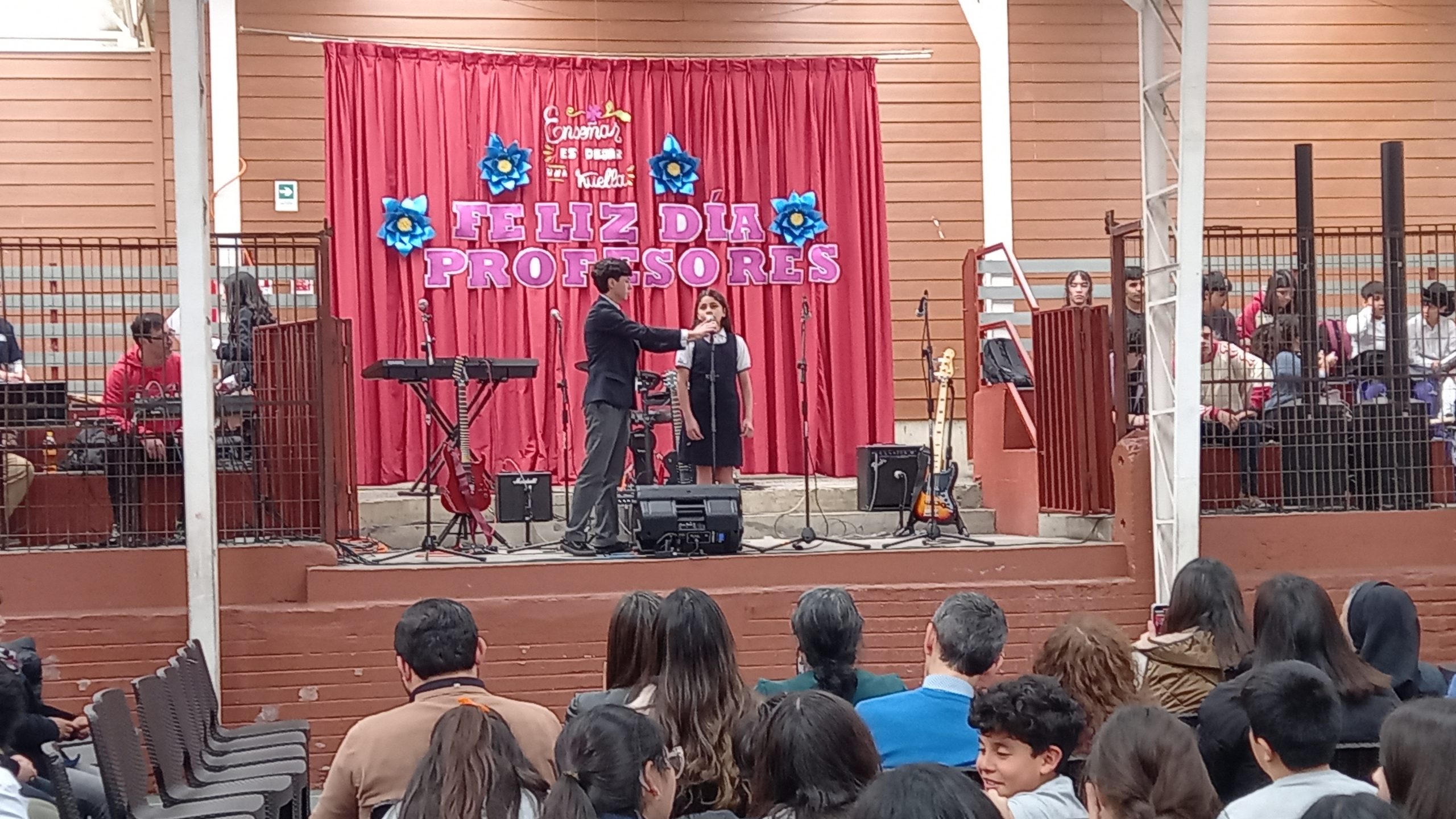 Read more about the article DÍA DEL PROFESOR: UN HOMENAJE LLENO DE GRATITUD Y TALENTO