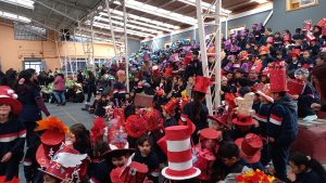  SOMBREROS LOCOS: CREATIVIDAD, UNIÓN Y ALEGRÍA EN EL ANIVERSARIO FRANCISCANO