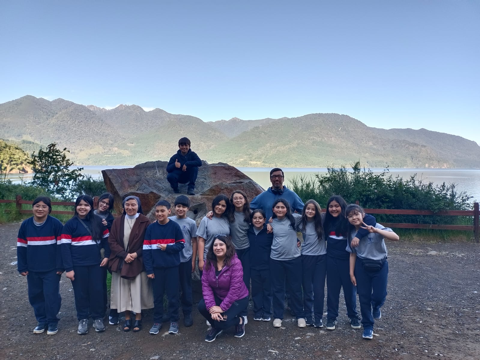 Read more about the article SALIDA PEDAGÓGICA Y DE AUTOCUIDADO DEL TALLER EXPLORA 2025 RESERVA HUILO-HUILO Y PUERTO FUY