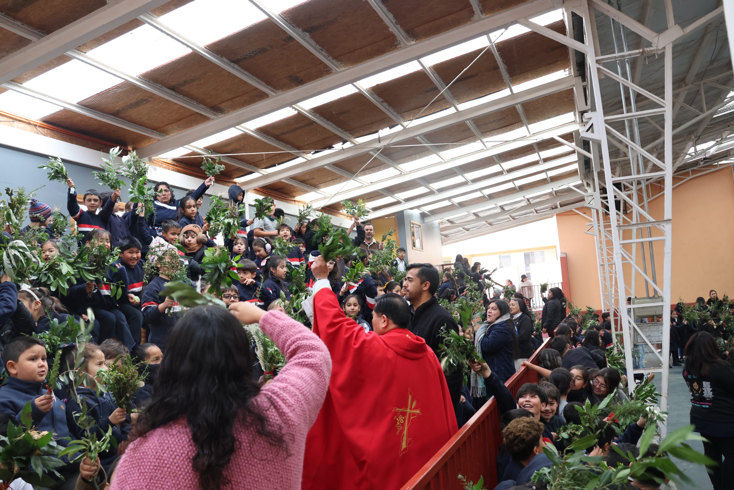 Read more about the article BENDICIÓN DE RAMOS EN NUESTRO COLEGIO