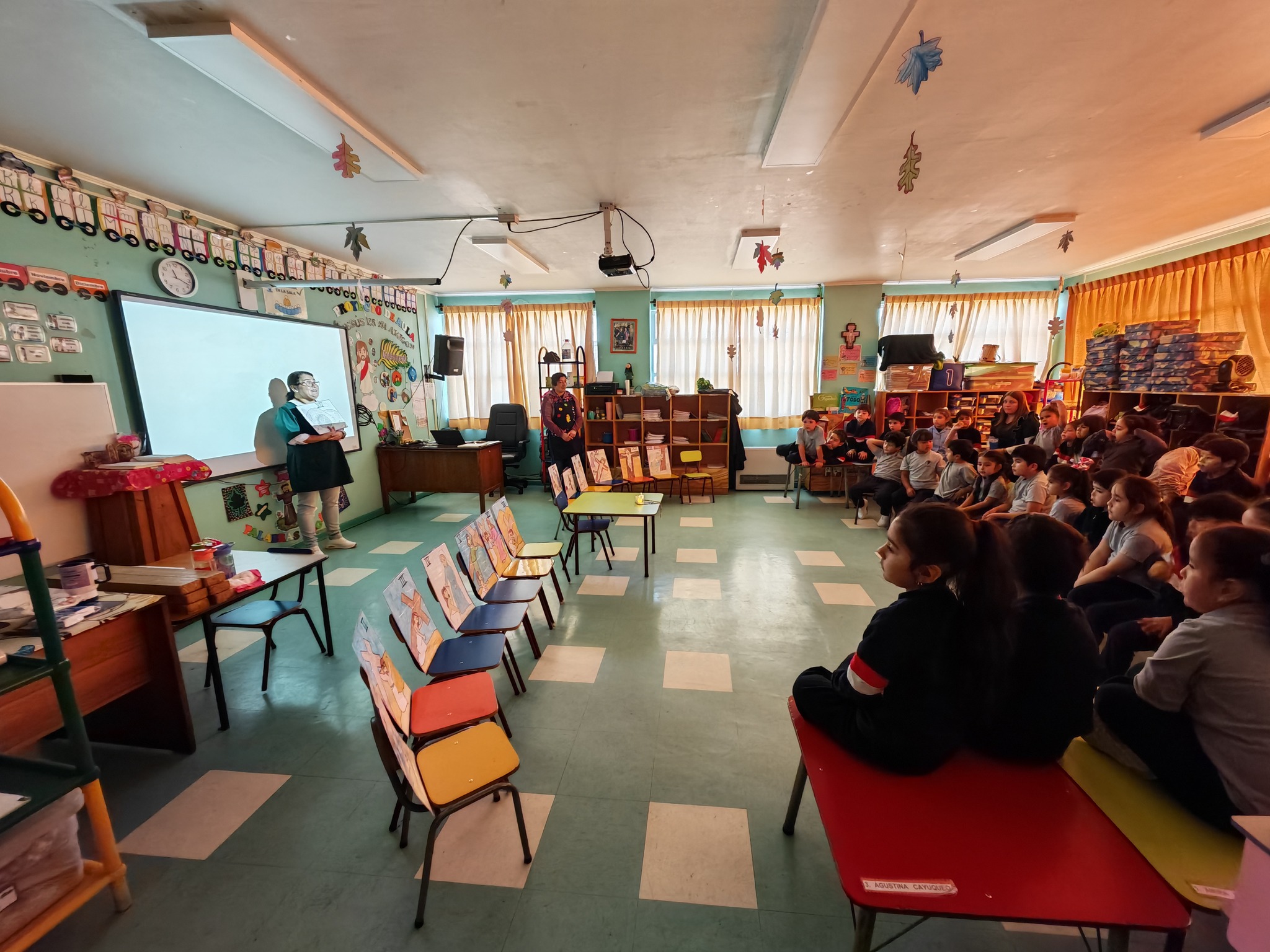 Read more about the article VÍA CRUCIS CON LOS PÁRVULO