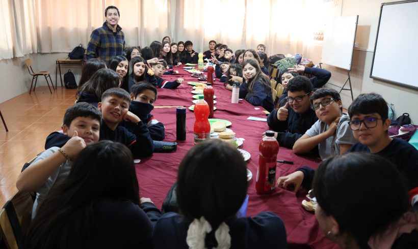 You are currently viewing COMPARTIR PAN Y UVAS EN NUESTRO COLEGIO.