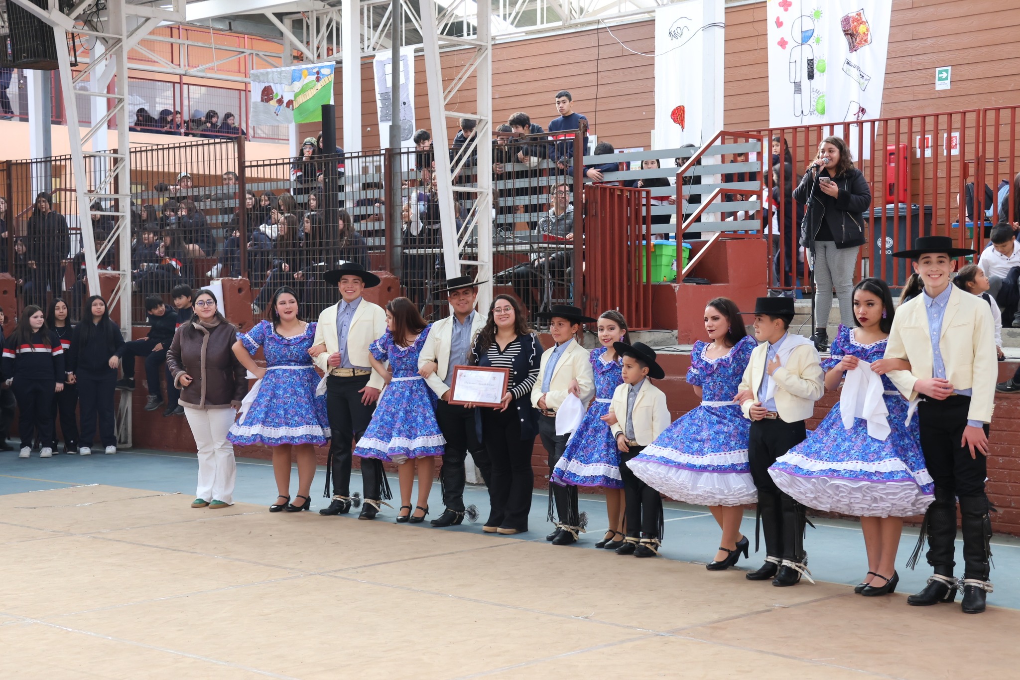 Read more about the article PRESENTACIÓN DEL CLUB DE CUECA “SURCOS DE LA CUECA” – SEMANA ARTÍSTICA “PAISAJES AFECTIVOS”