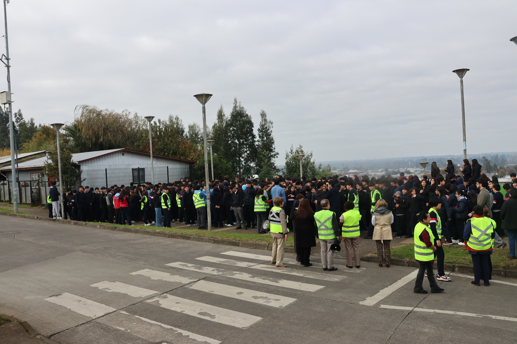 Read more about the article SIMULACRO DE EVACUACIÓN EXTERNA SE REALIZÓ EN   EL ESTABLECIMIENTO