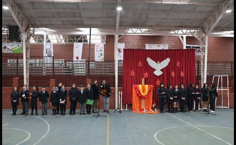 You are currently viewing CELEBRAMOS PENTECOSTÉS EN NUESTRO COLEGIO