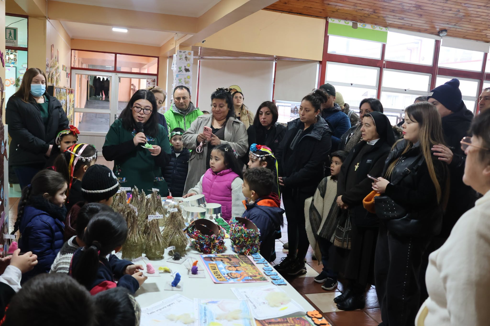 Read more about the article MUESTRA CULTURAL DE LOS PUEBLOS ORIGINARIOS Y MIZAWÜN EN ZONA DE PÁRVULOS.