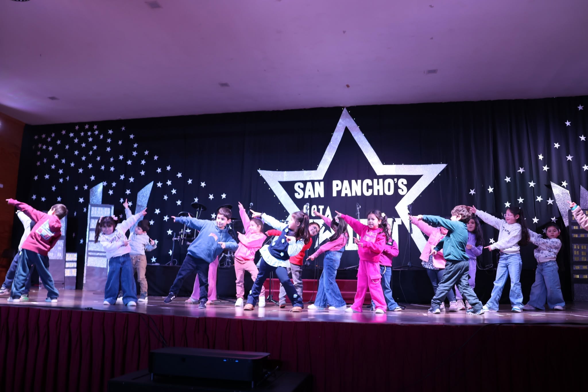 Read more about the article ENGLISH WEEK SHOW DE TALENTOS INTERNO PÁRVULOS Y PRIMER CICLO