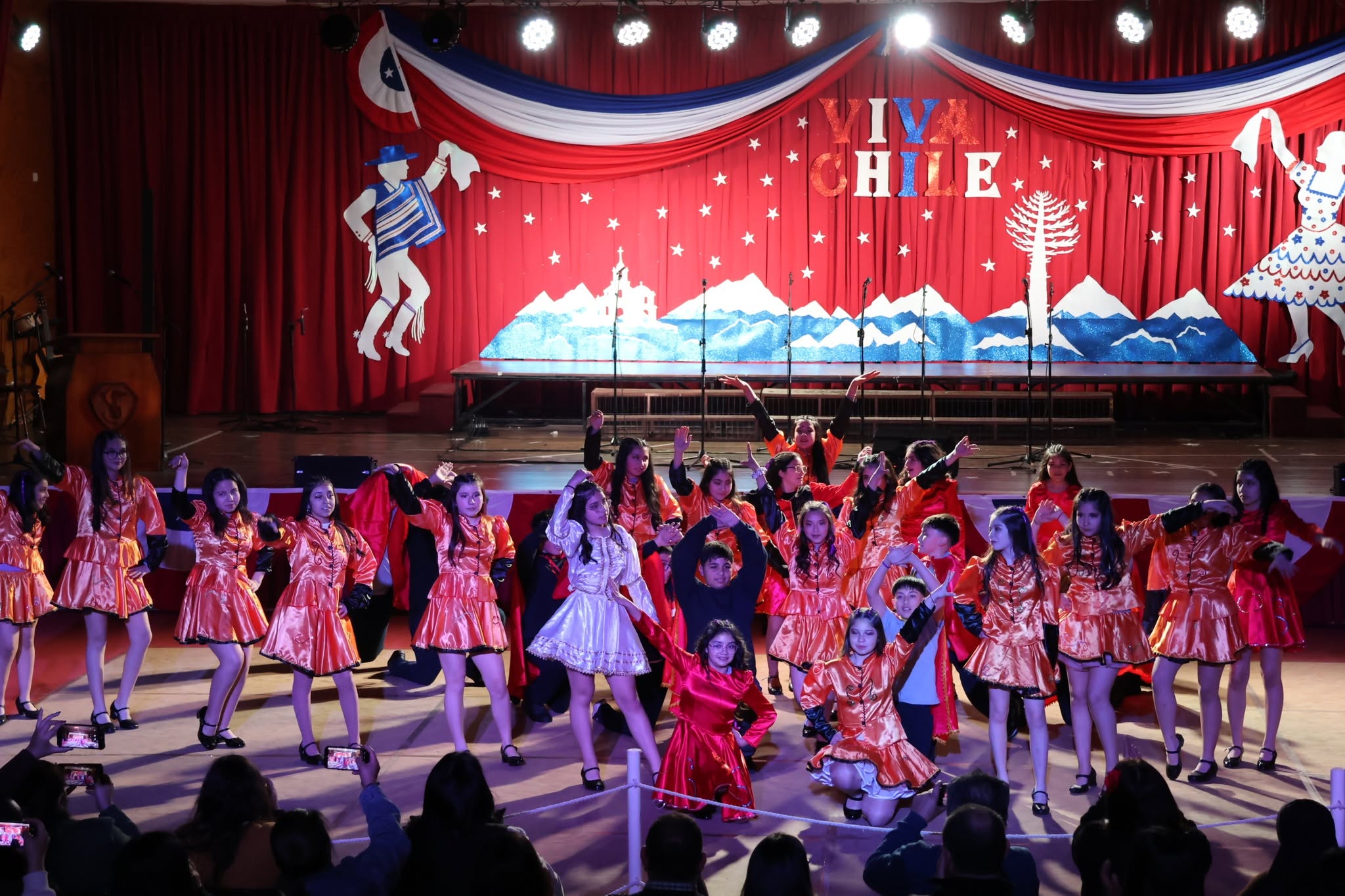 Read more about the article ACTO DE FIESTAS PATRIAS SÉPTIMO A CUARTO MEDIO