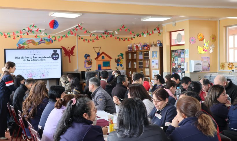 You are currently viewing CENTRO DE ESTUDIANTES BRINDA DESAYUNO A LOS ASISTENTES DE EDUCACIÓN EN SU DÍA.